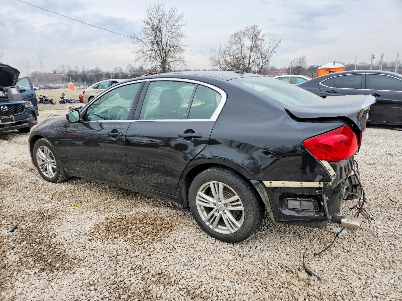 2013 INFINITI G37 photo 2