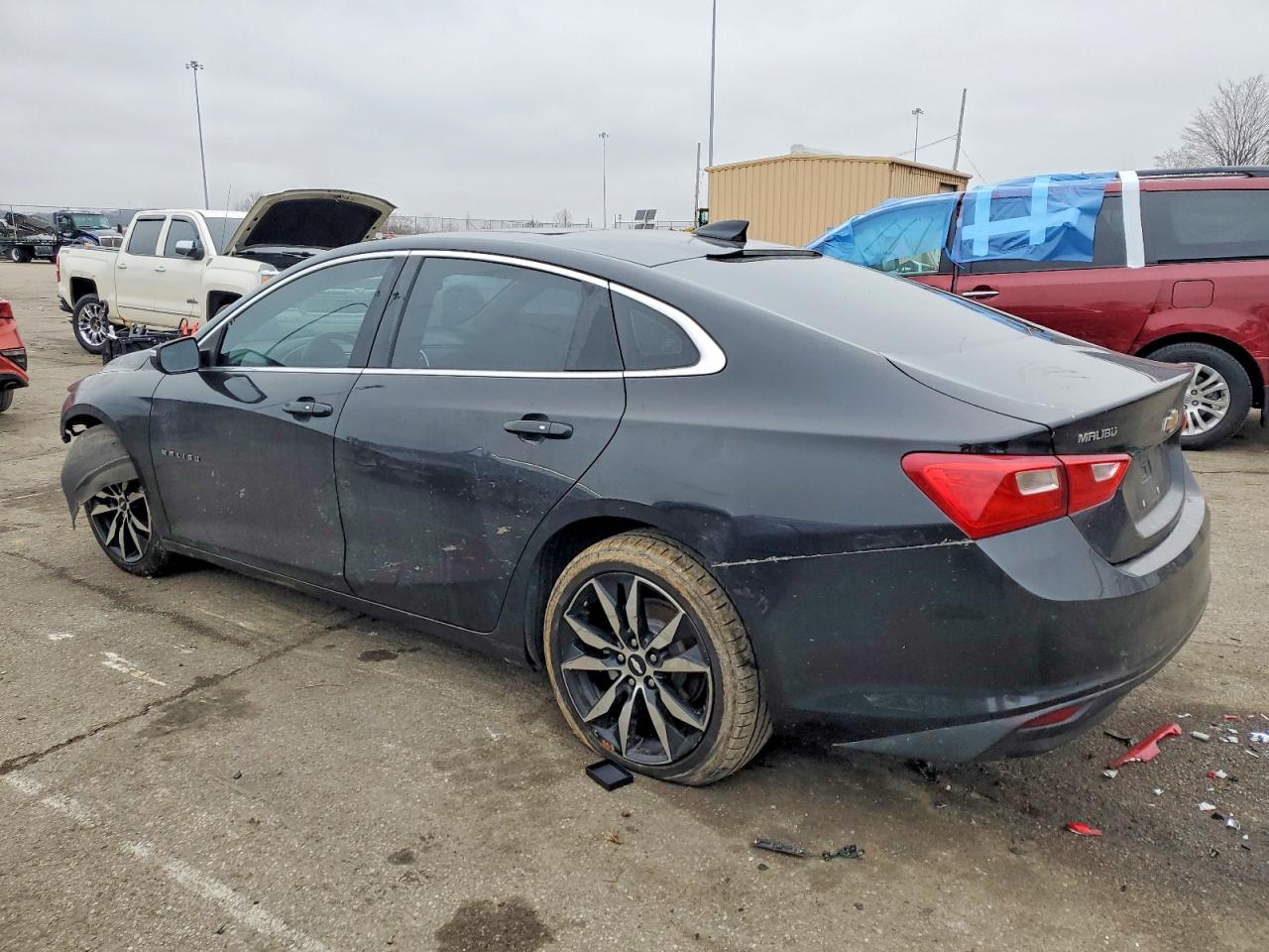 2018 CHEVROLET MALIBU LT photo 2