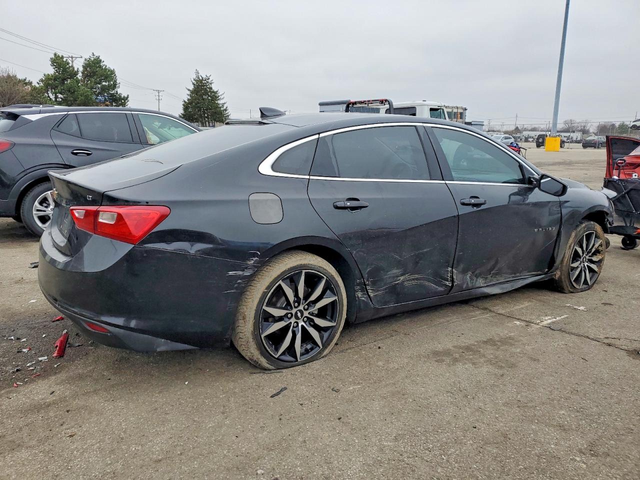 2018 CHEVROLET MALIBU LT photo 3