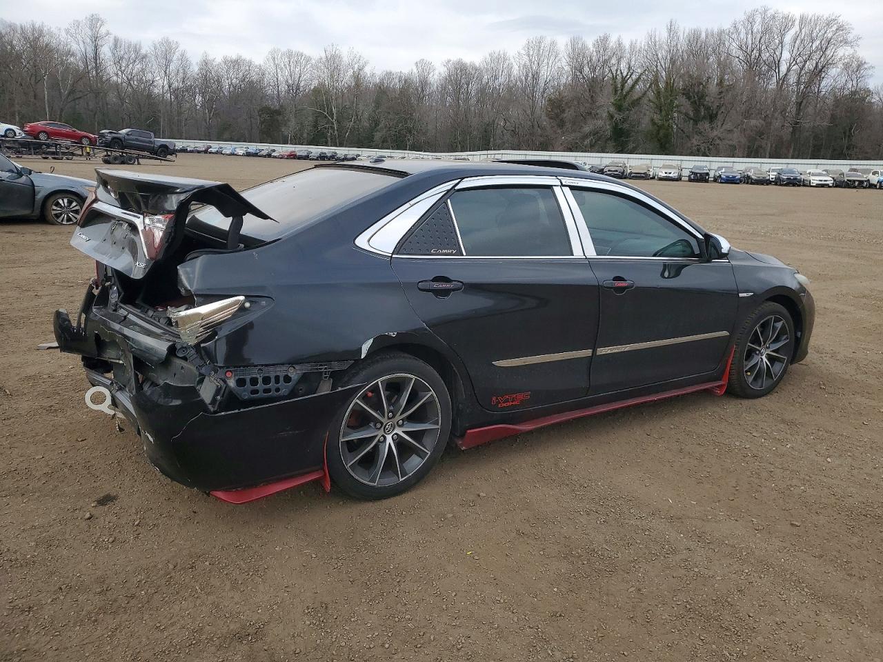 2017 TOYOTA CAMRY LE photo 3