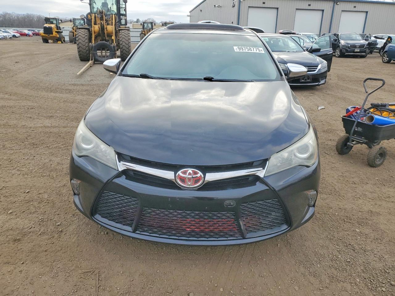 2017 TOYOTA CAMRY LE photo 5