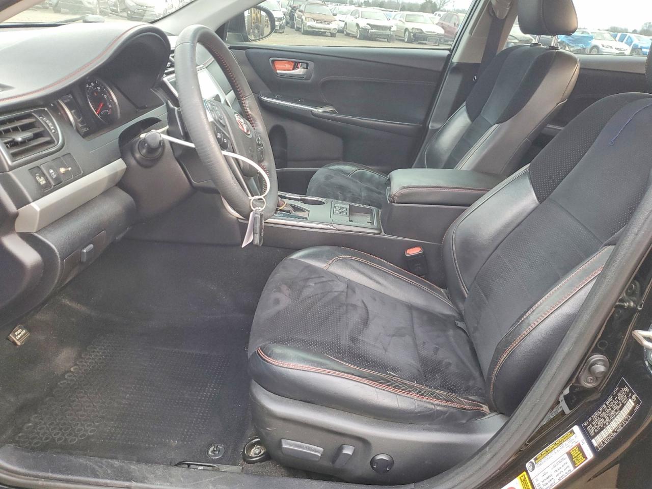2017 TOYOTA CAMRY LE photo 7