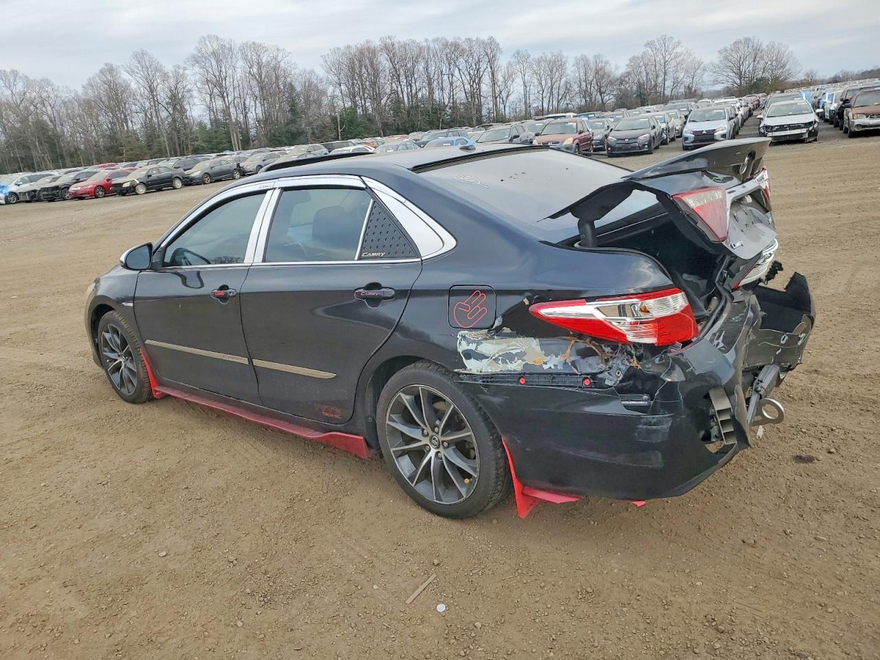 2017 TOYOTA CAMRY LE photo 2