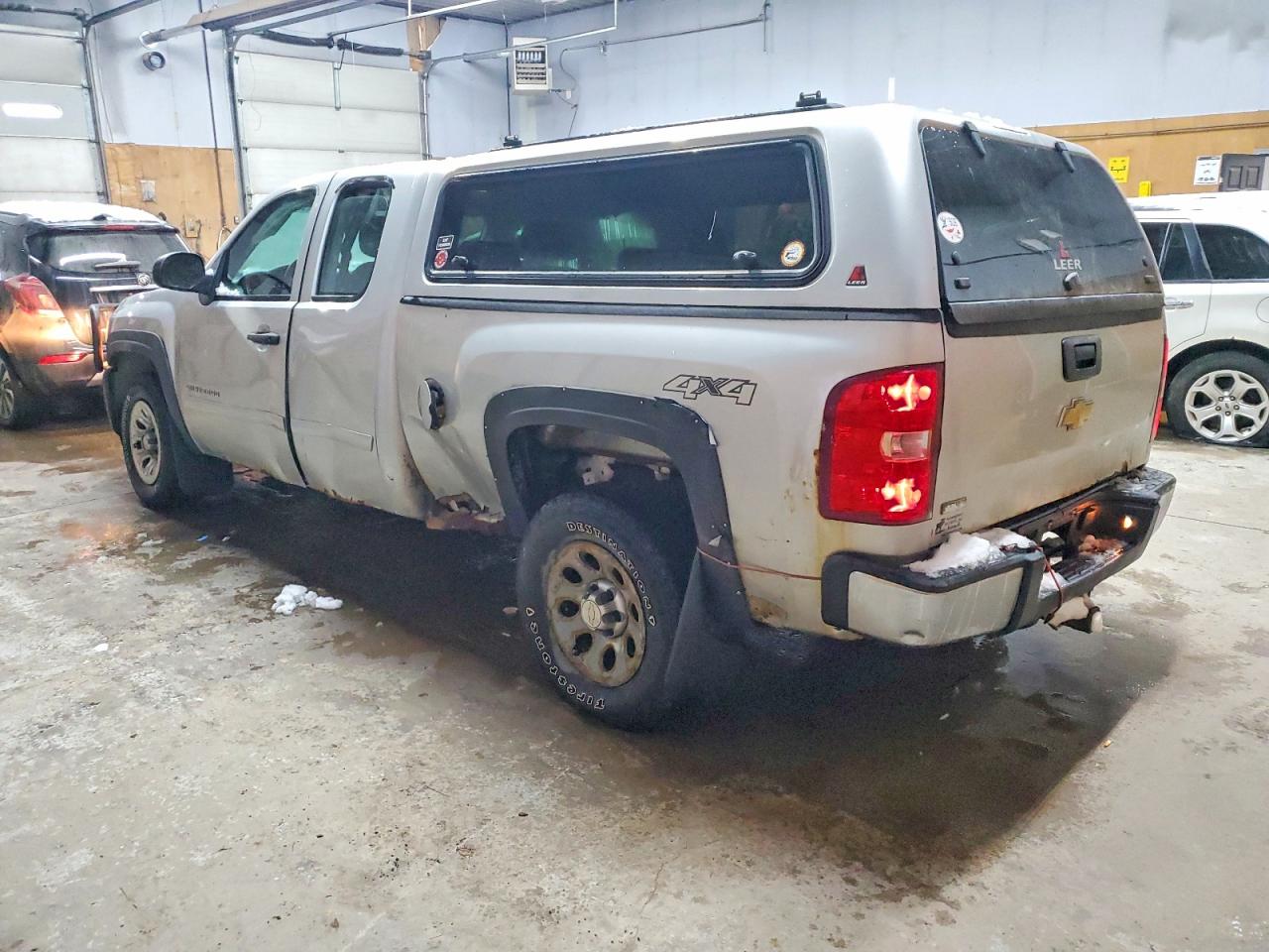 2010 CHEVROLET SILVERADO K1500 photo 2