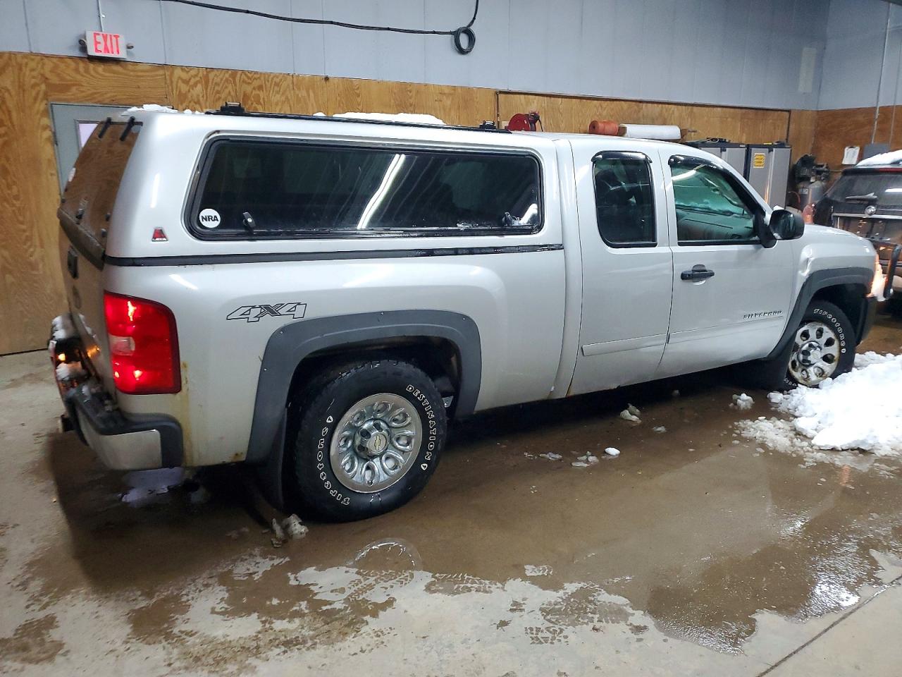 2010 CHEVROLET SILVERADO K1500 photo 3