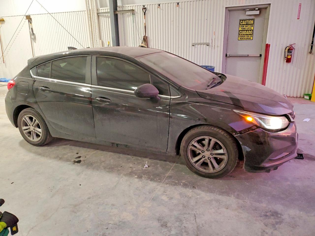 2017 CHEVROLET CRUZE LT photo 4
