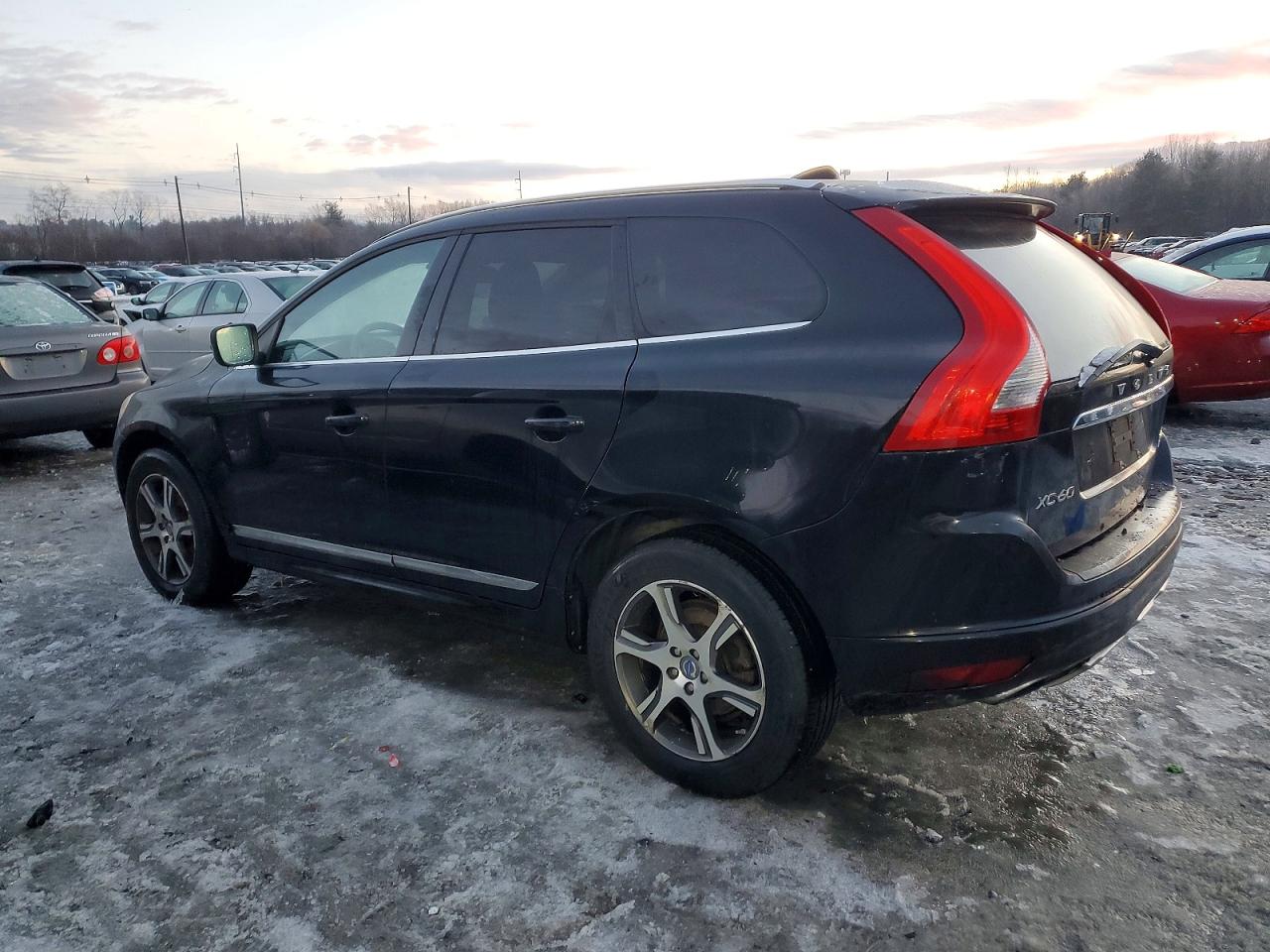 2015 VOLVO XC60 T6 PREMIER photo 2