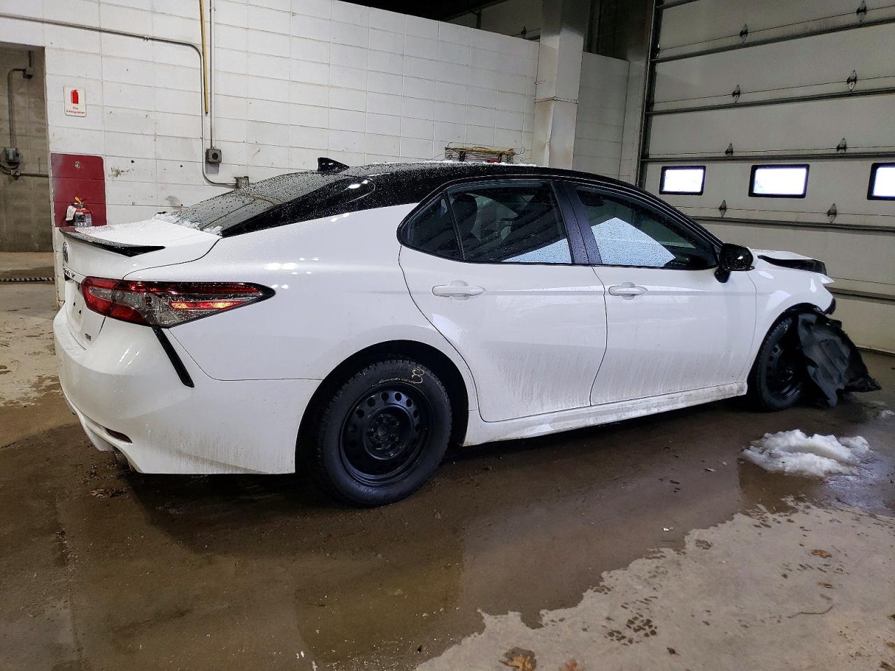 2019 TOYOTA CAMRY L photo 3