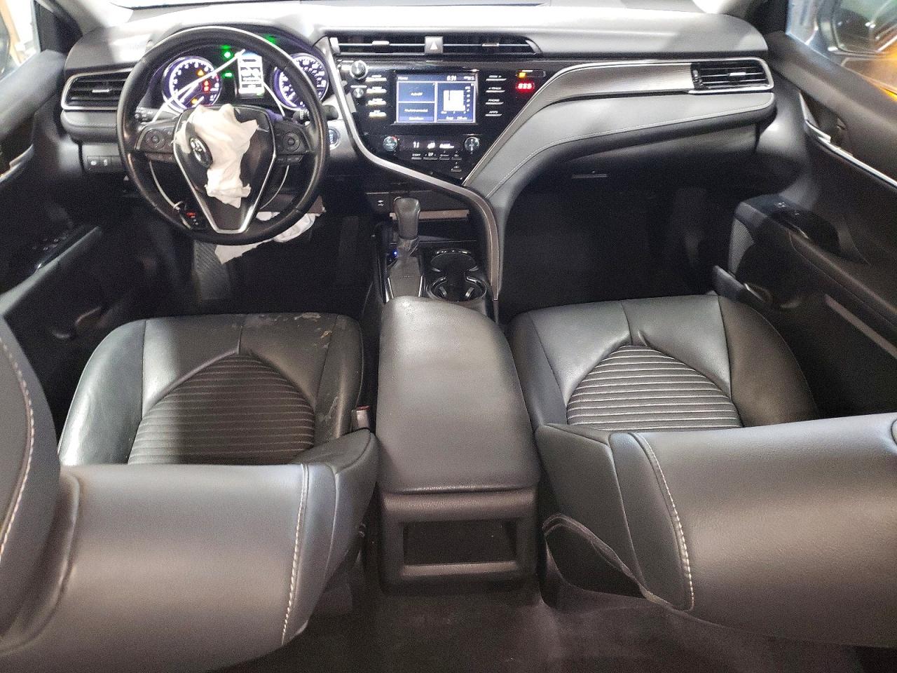 2019 TOYOTA CAMRY L photo 8