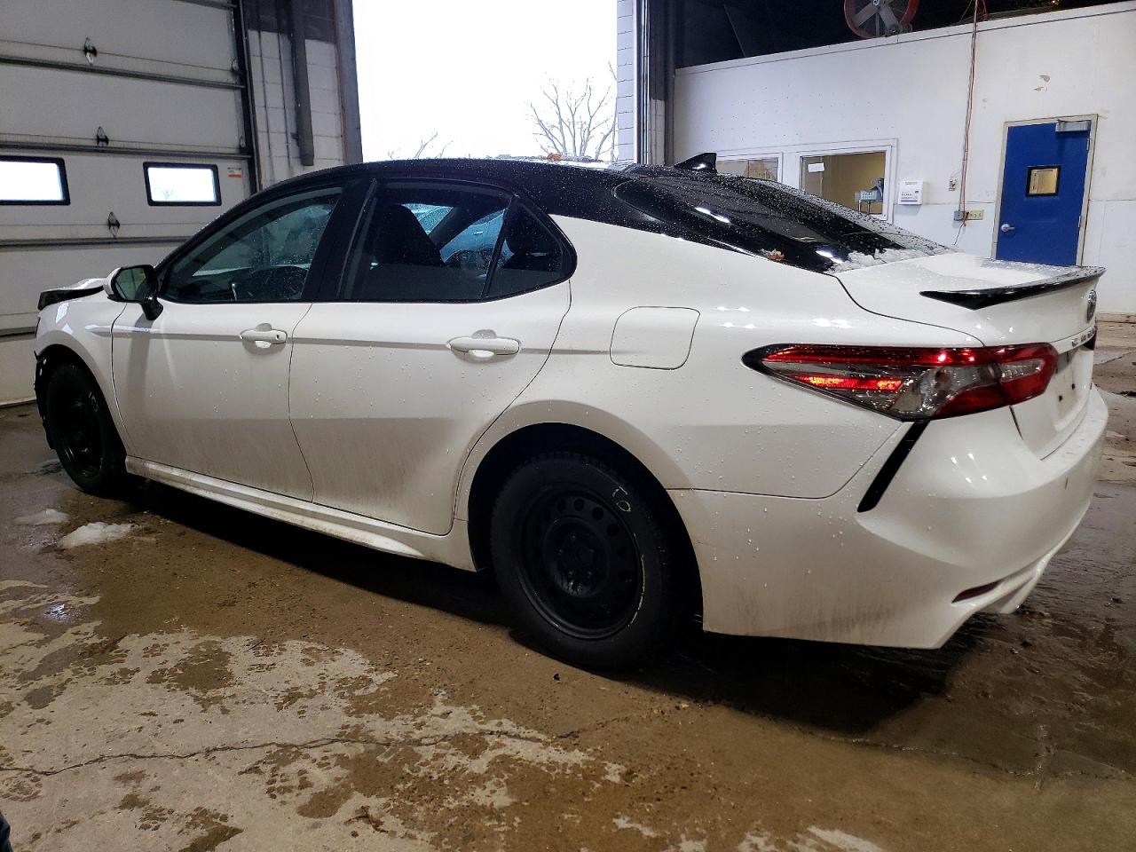 2019 TOYOTA CAMRY L photo 2
