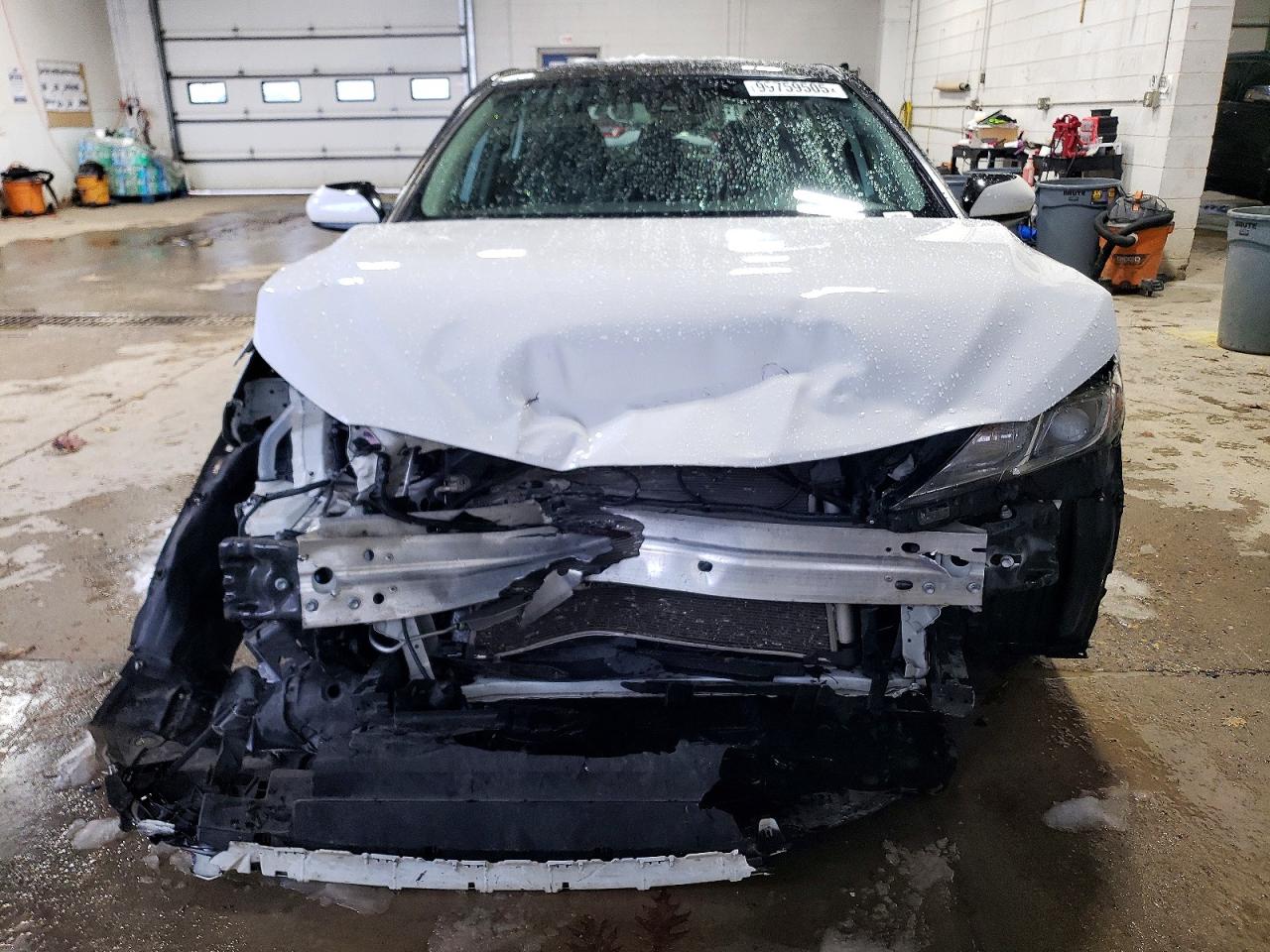 2019 TOYOTA CAMRY L photo 5
