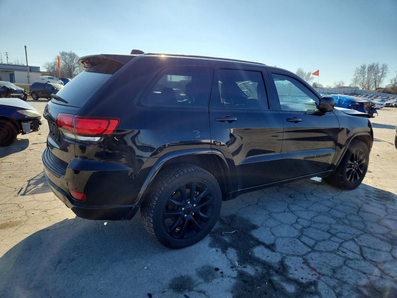 2019 JEEP GRAND CHEROKEE LAREDO photo 3
