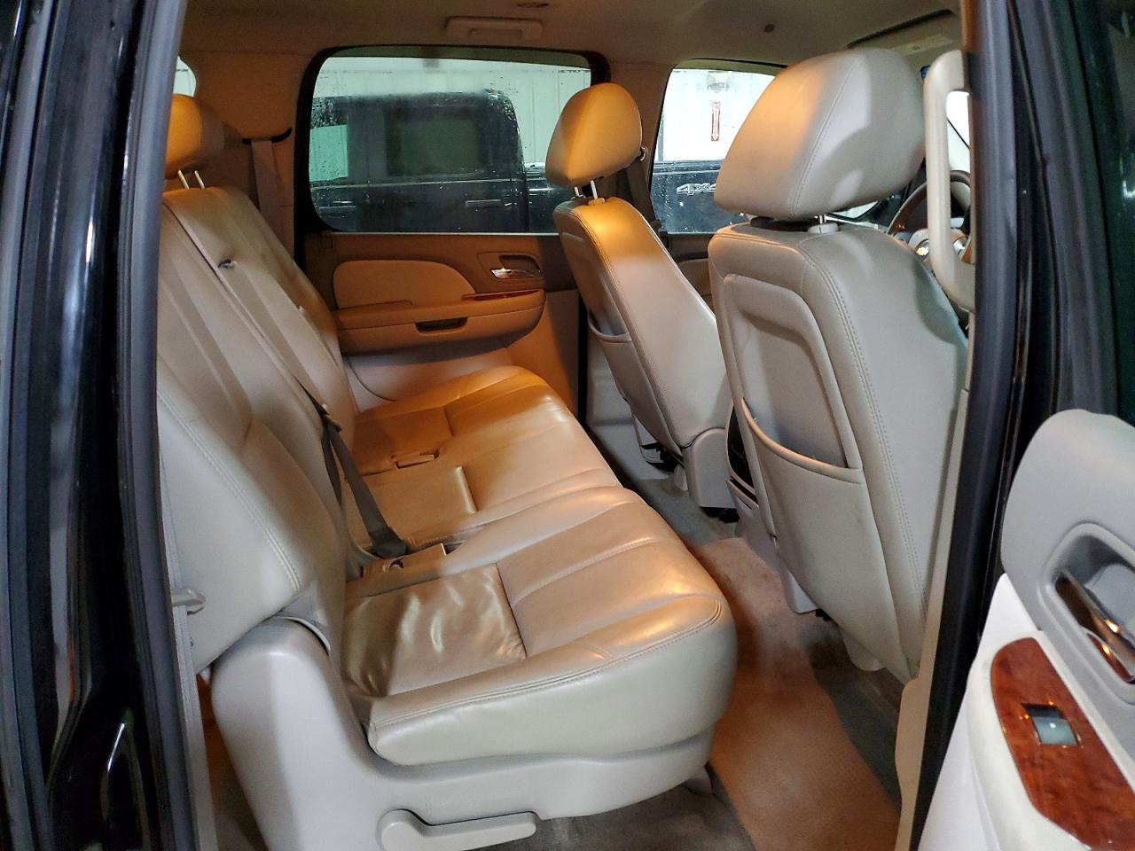 2010 CHEVROLET SUBURBAN K1500 LT photo 21