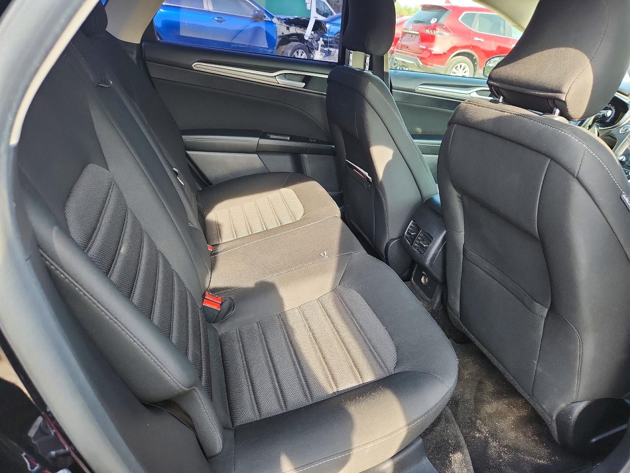 2017 FORD FUSION SE photo 19
