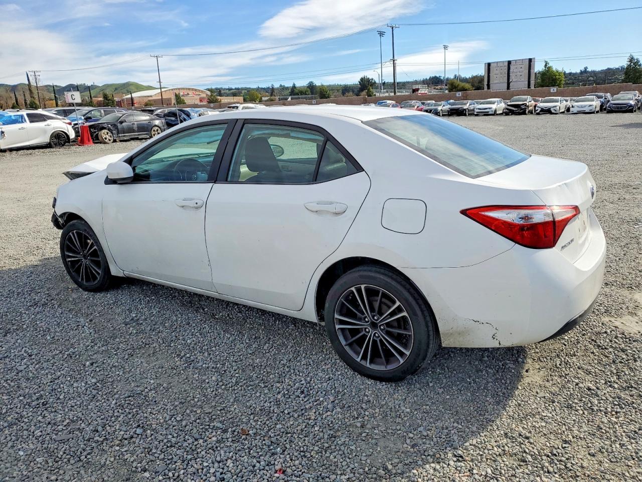 2014 TOYOTA COROLLA photo 3