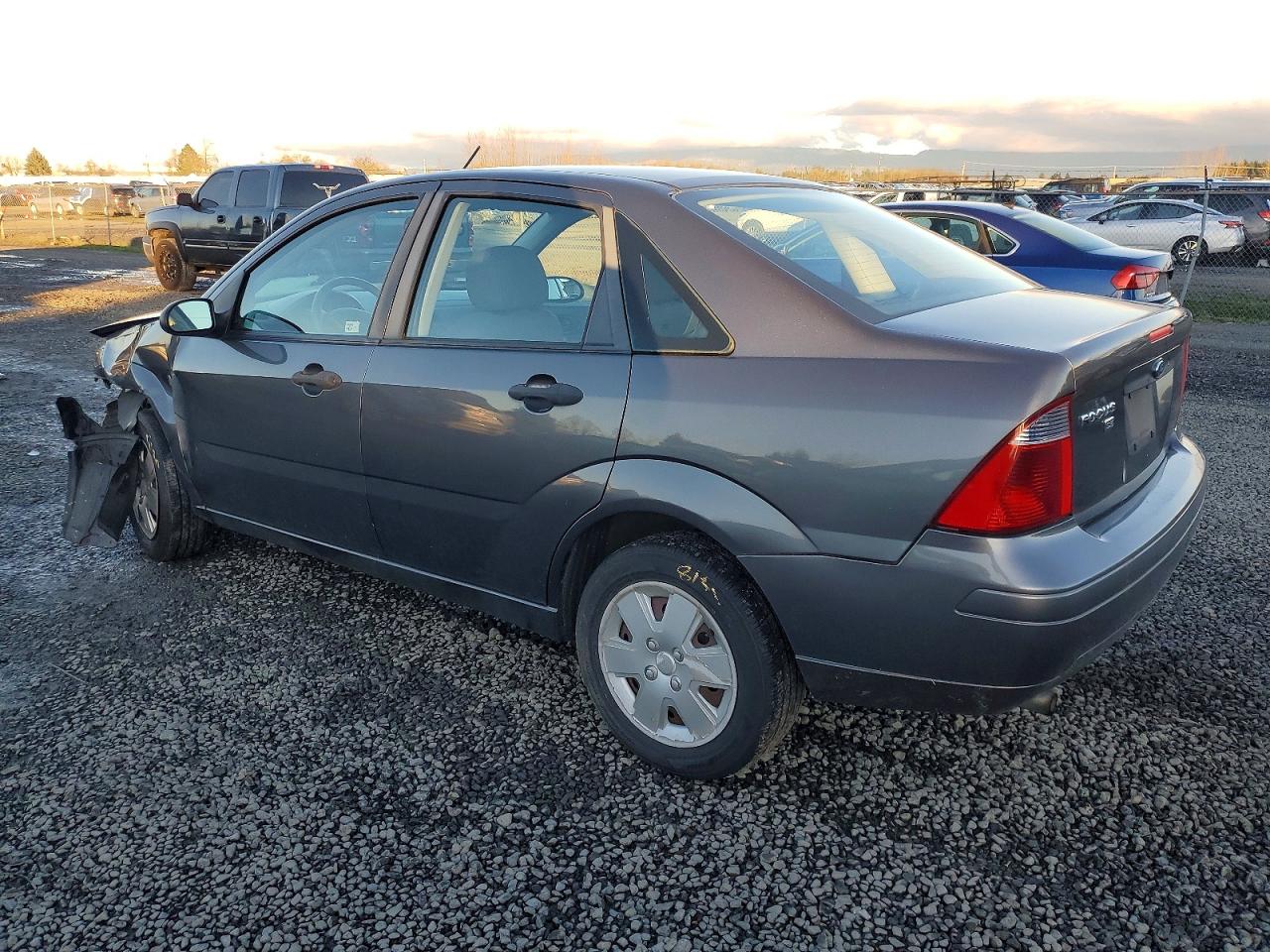 2007 FORD FOCUS ZX4 photo 2