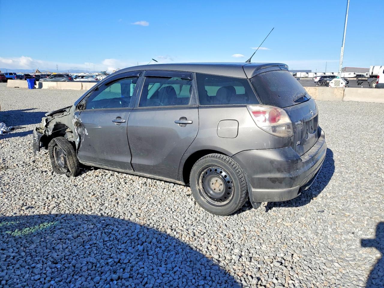 2005 TOYOTA COROLLA MATRIX XR photo 2