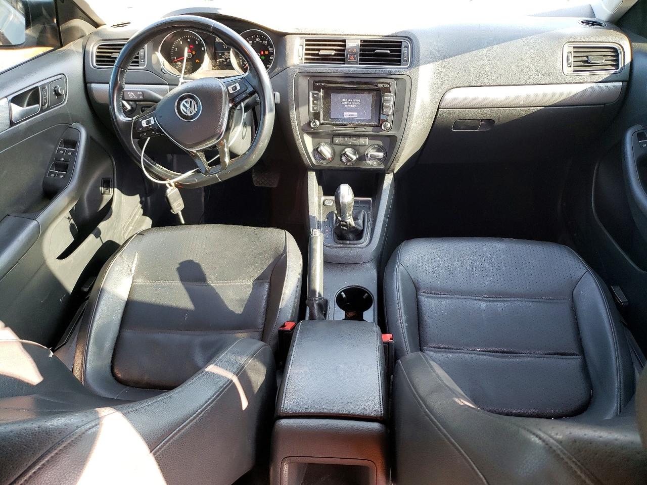 2015 VOLKSWAGEN JETTA SE photo 8