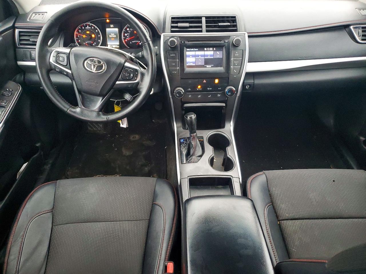 2016 TOYOTA CAMRY LE photo 8