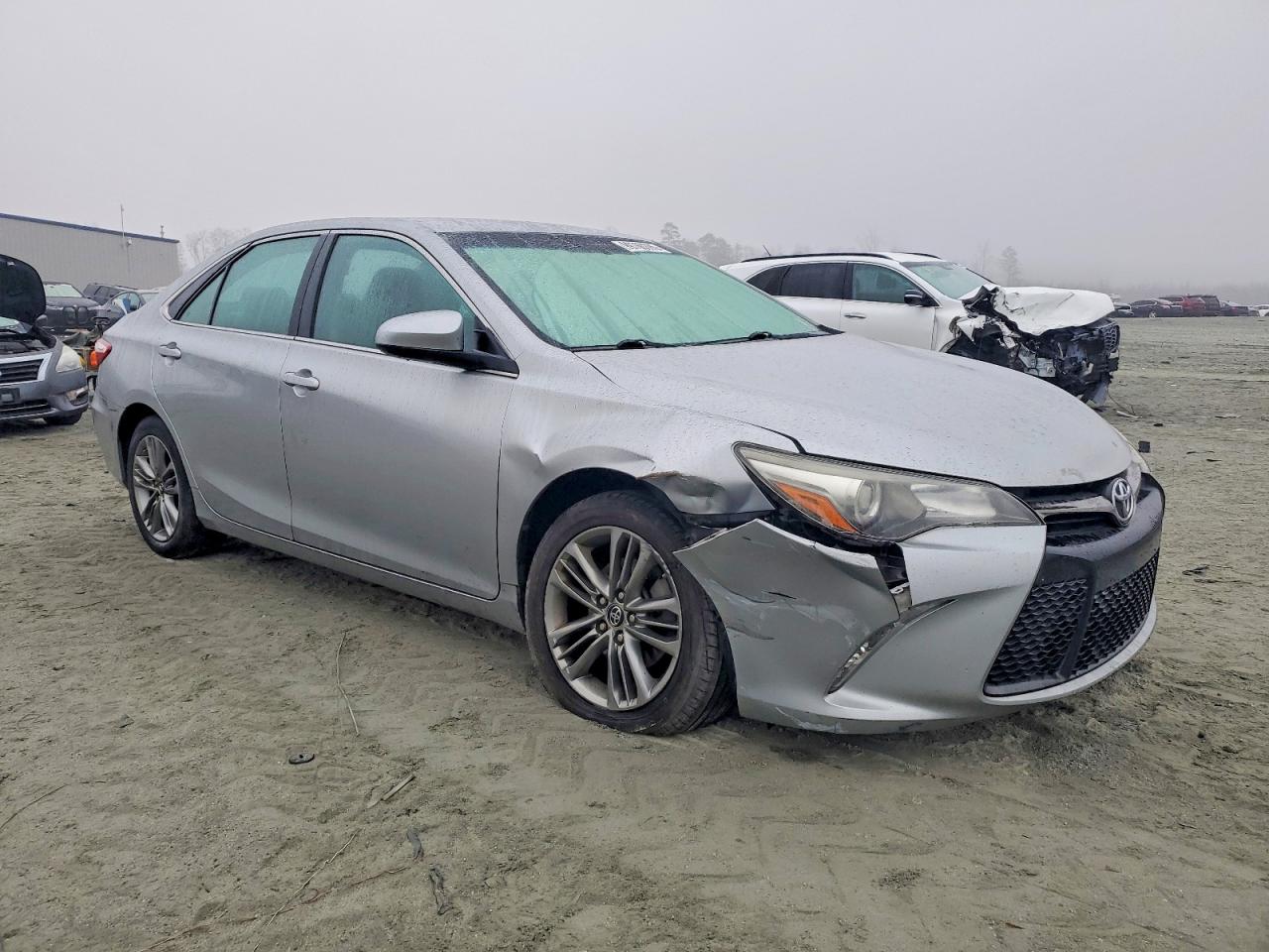 2016 TOYOTA CAMRY LE photo 4