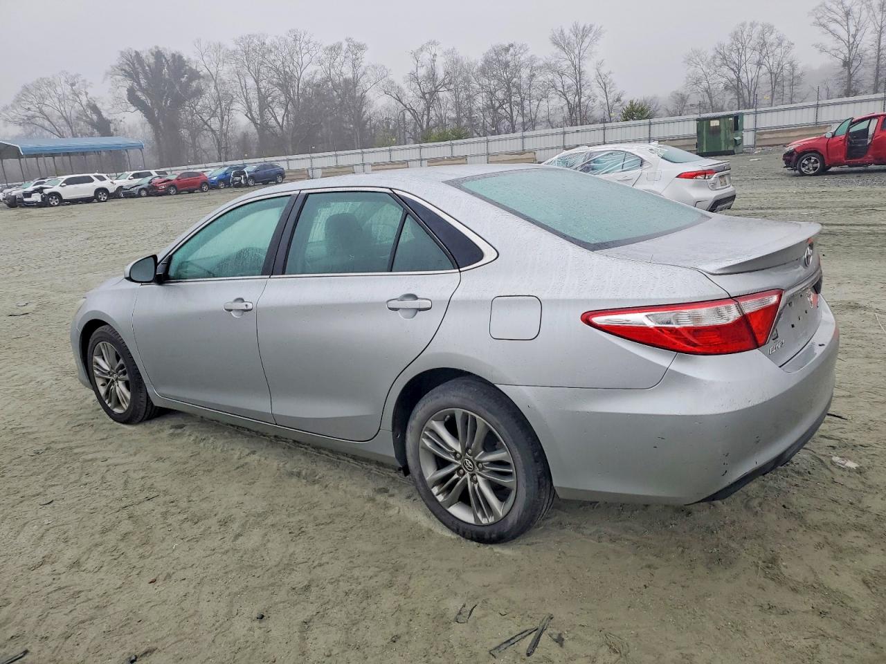 2016 TOYOTA CAMRY LE photo 2