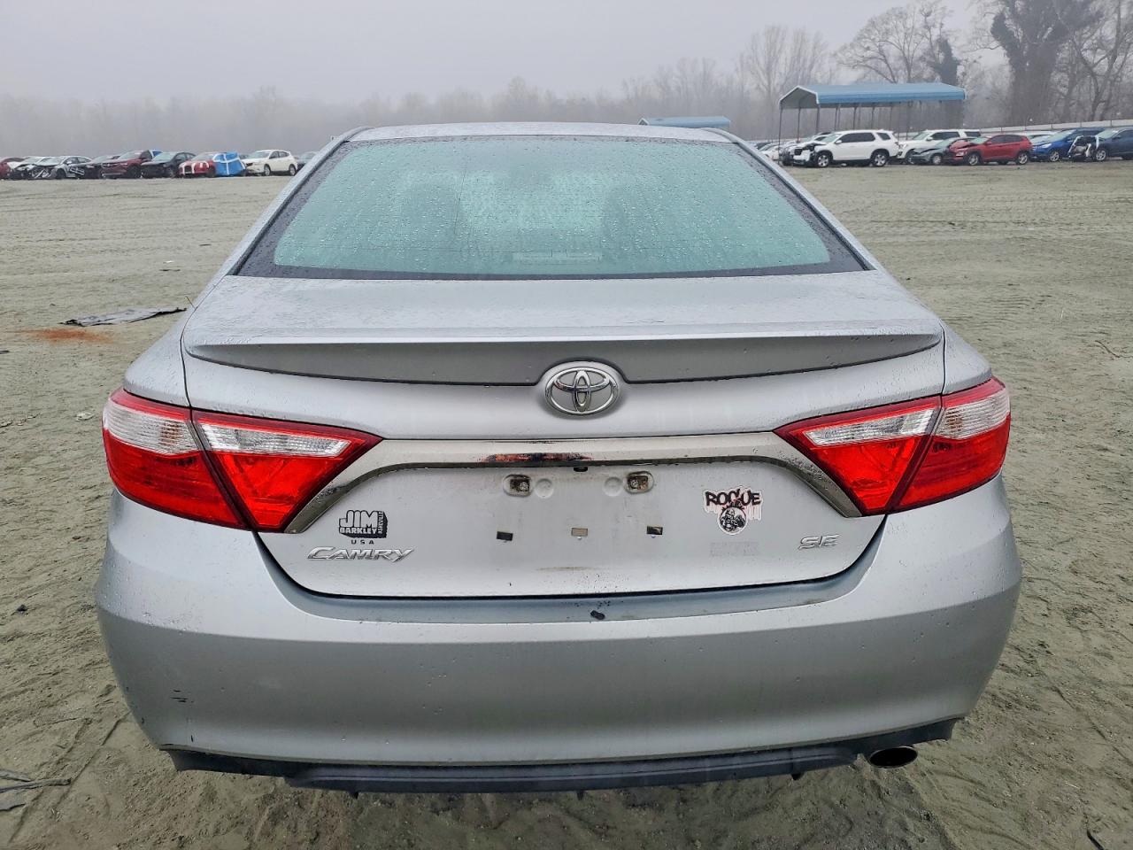 2016 TOYOTA CAMRY LE photo 6