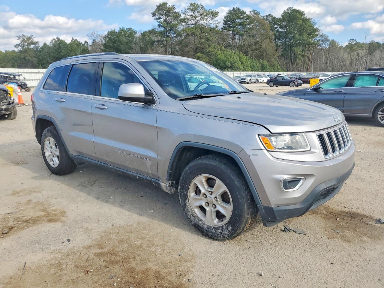 2015 JEEP GRAND CHEROKEE LAREDO photo 4