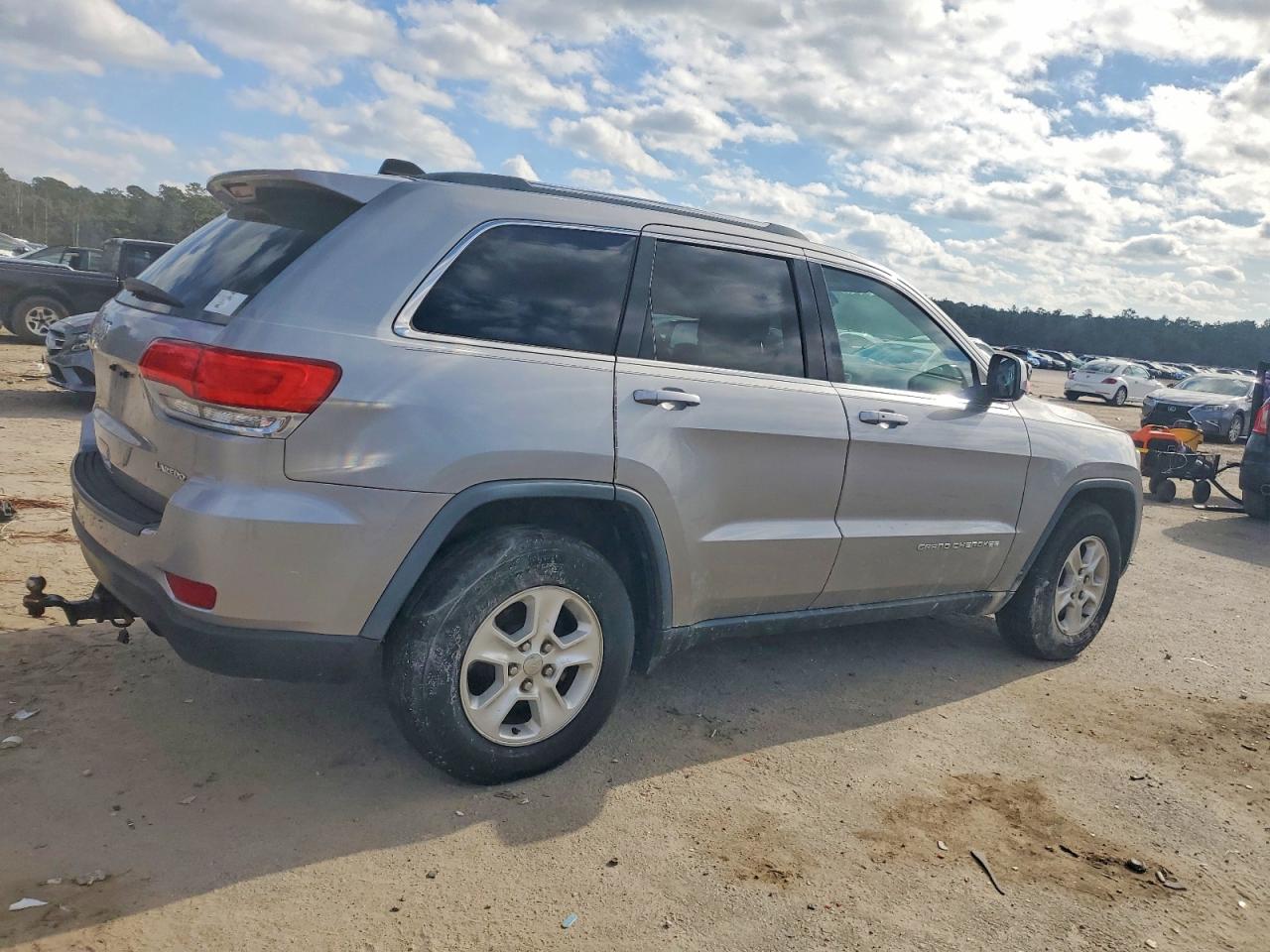2015 JEEP GRAND CHEROKEE LAREDO photo 3