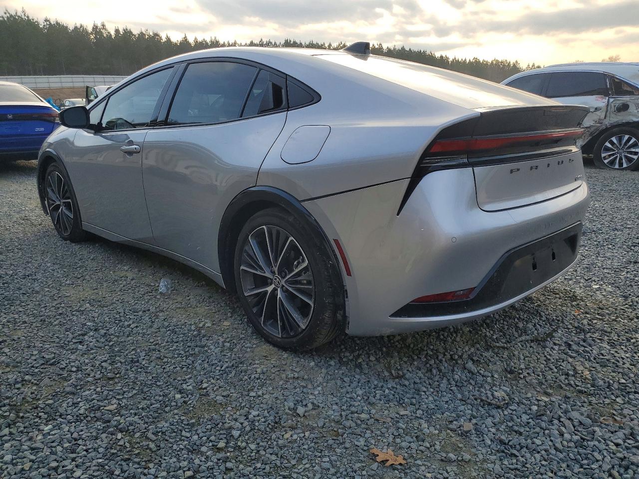 2025 TOYOTA PRIUS LE photo 2