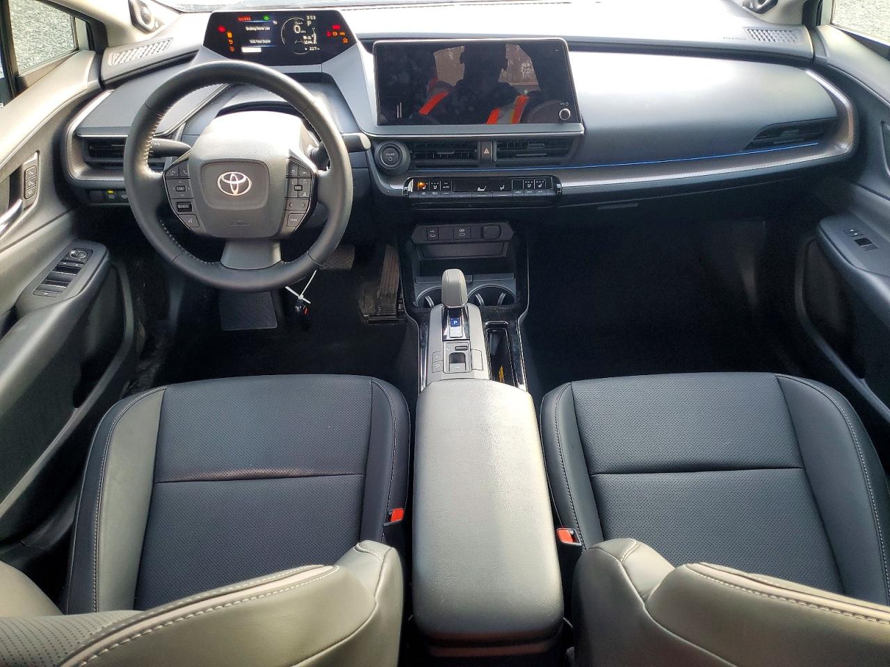 2025 TOYOTA PRIUS LE photo 8