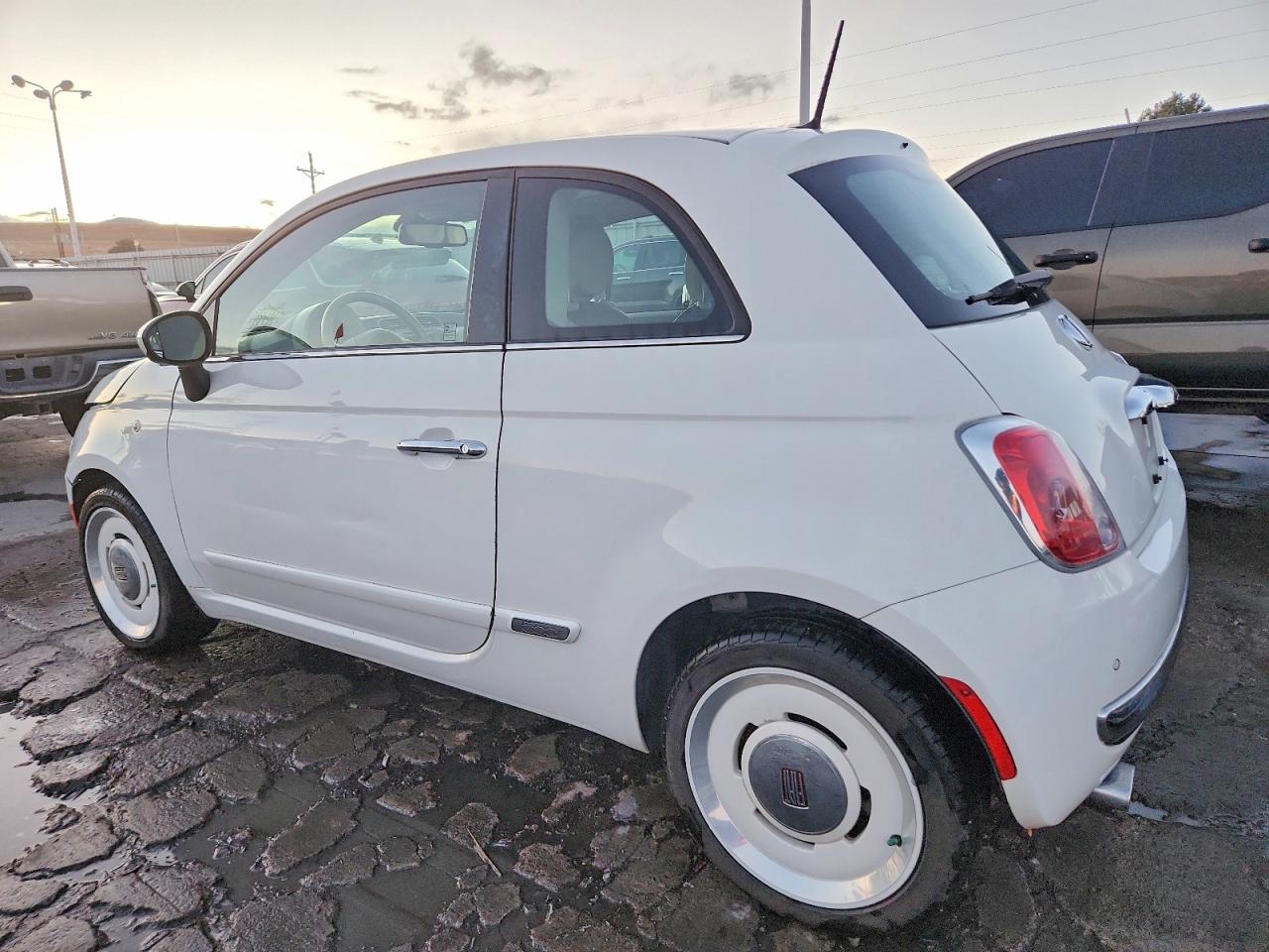 2015 FIAT 500 LOUNGE photo 3