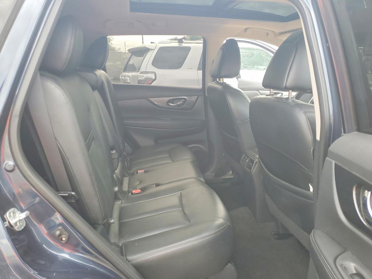 2016 NISSAN ROGUE S photo 11