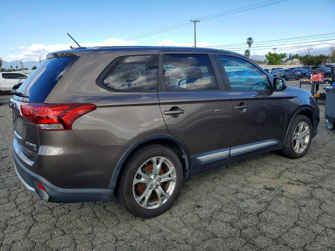 2016 MITSUBISHI OUTLANDER SE photo 3