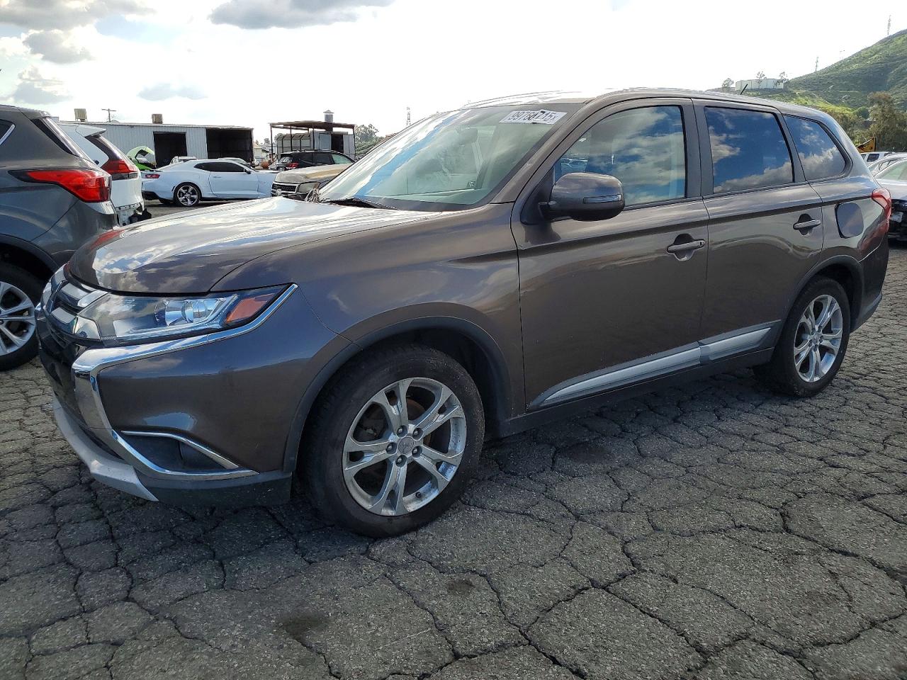 2016 MITSUBISHI OUTLANDER