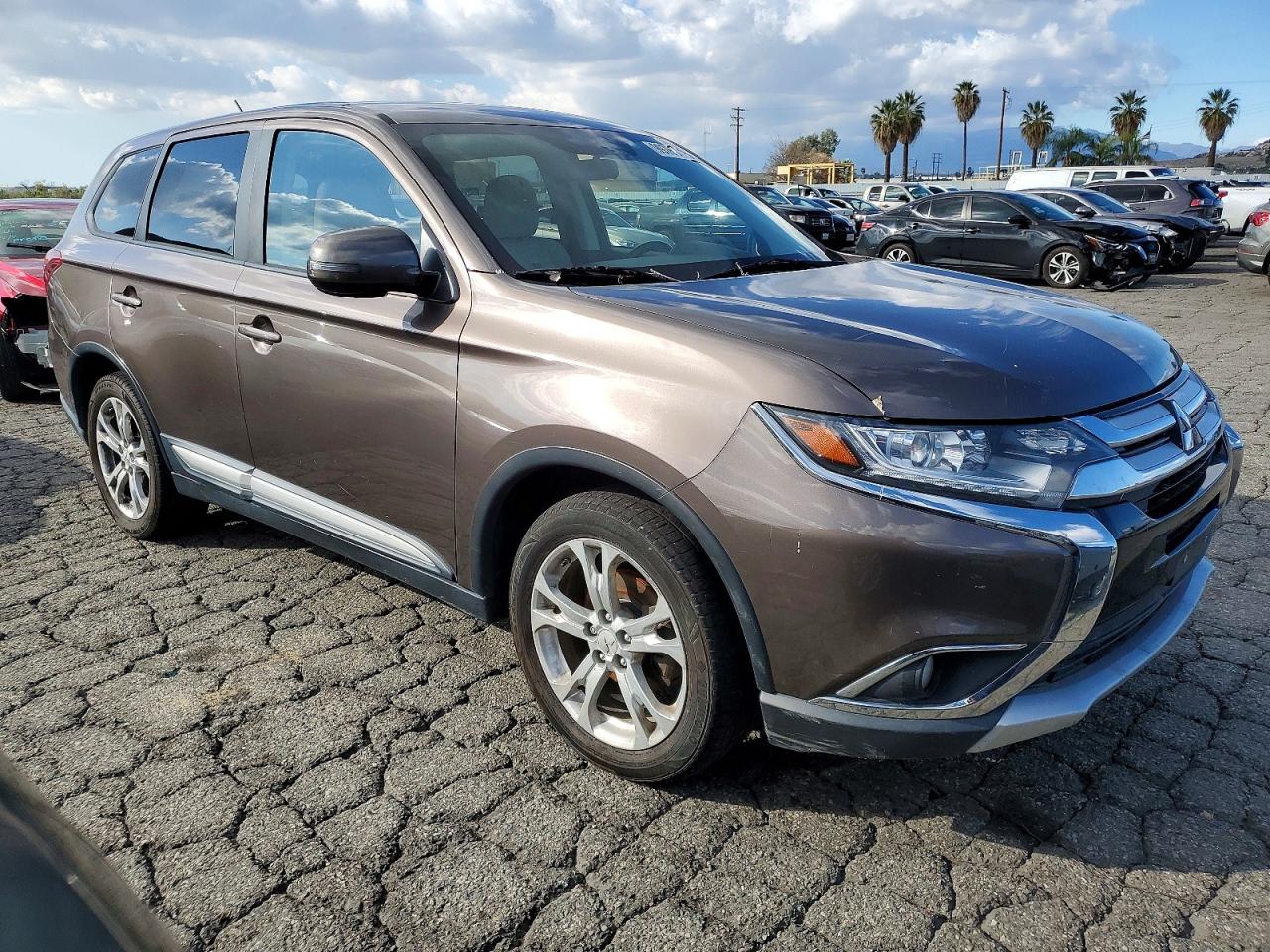 2016 MITSUBISHI OUTLANDER SE photo 4