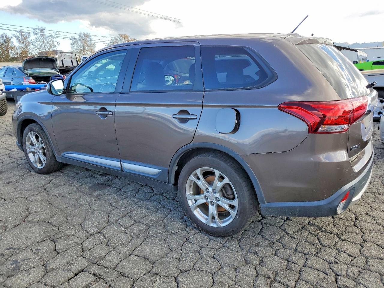 2016 MITSUBISHI OUTLANDER SE photo 2