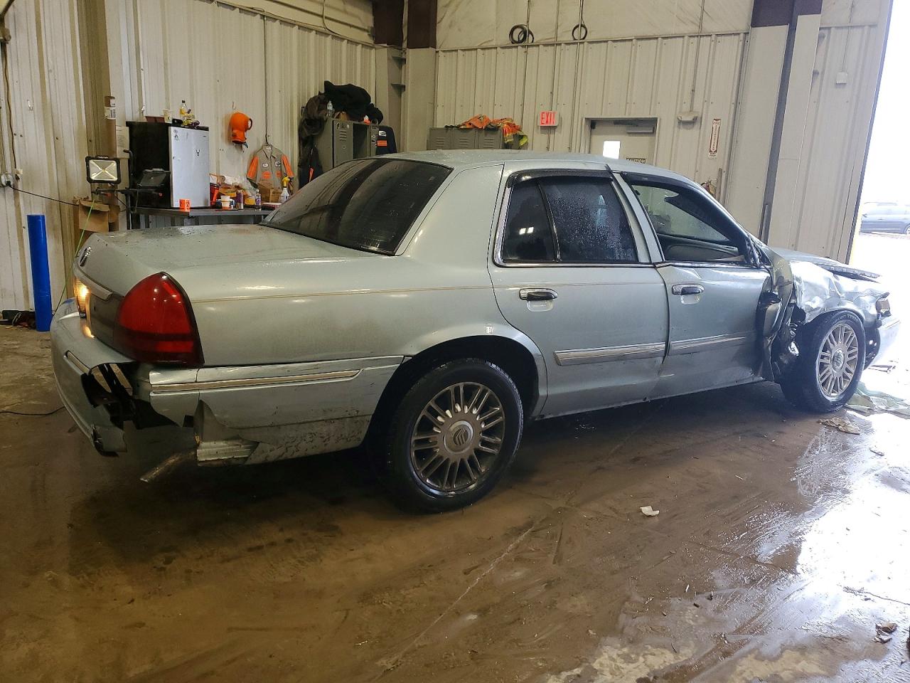 2010 MERCURY GRAND MARQUIS LS photo 5