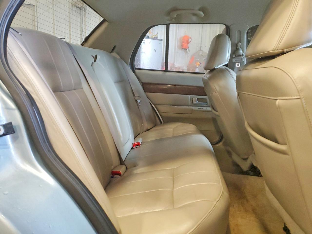 2010 MERCURY GRAND MARQUIS LS photo 19