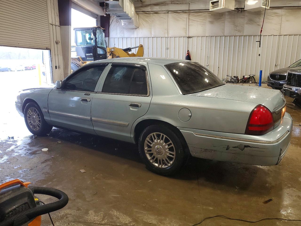 2010 MERCURY GRAND MARQUIS LS photo 3