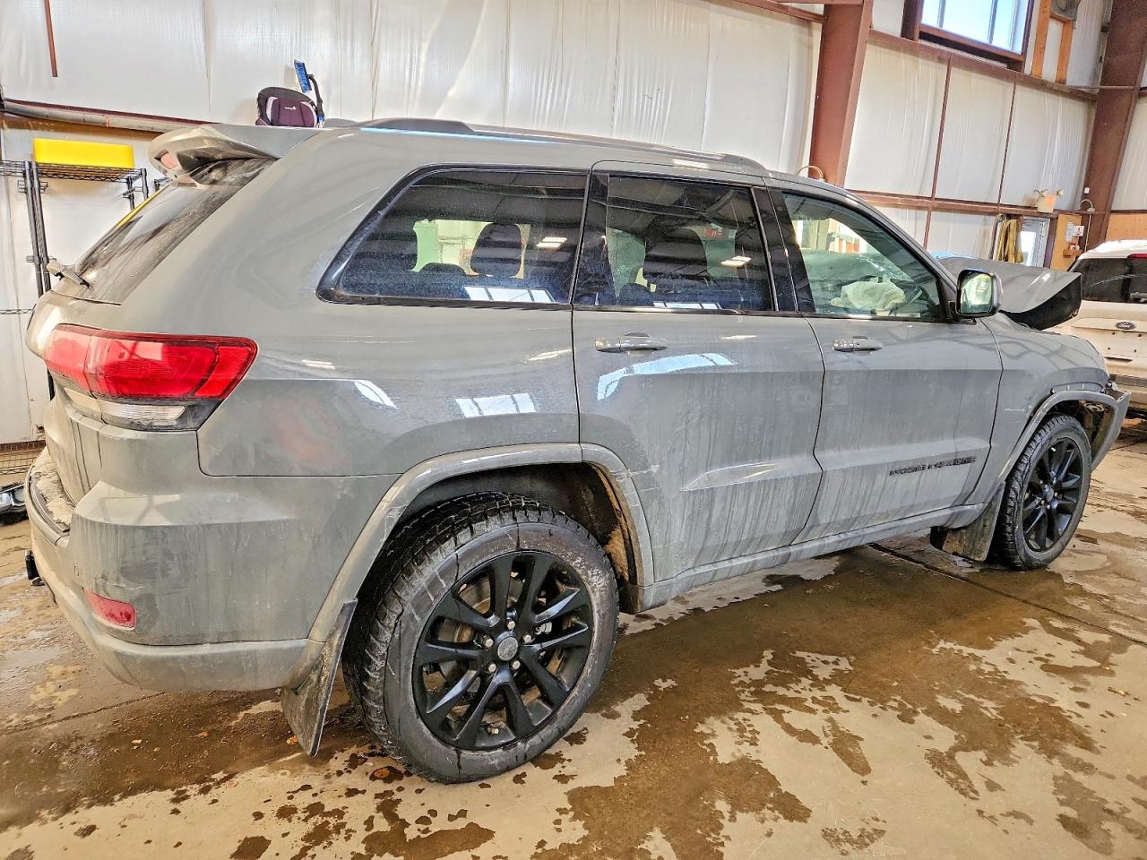 2019 JEEP GRAND CHEROKEE LAREDO photo 3