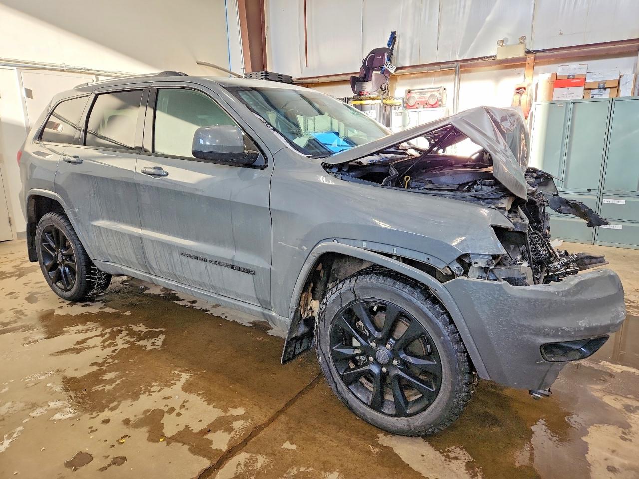 2019 JEEP GRAND CHEROKEE LAREDO photo 4
