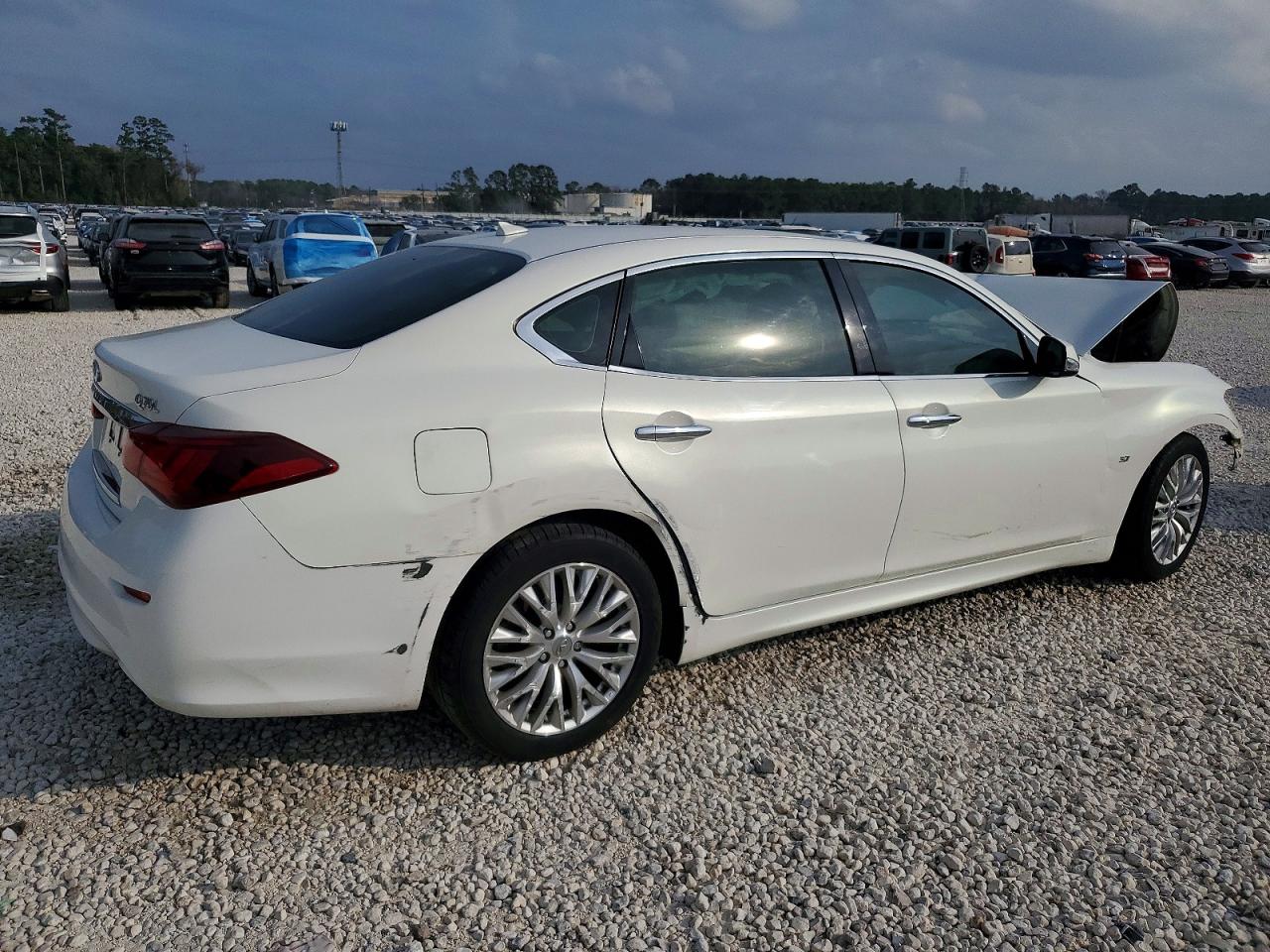 2015 INFINITI Q70L 3.7 photo 3