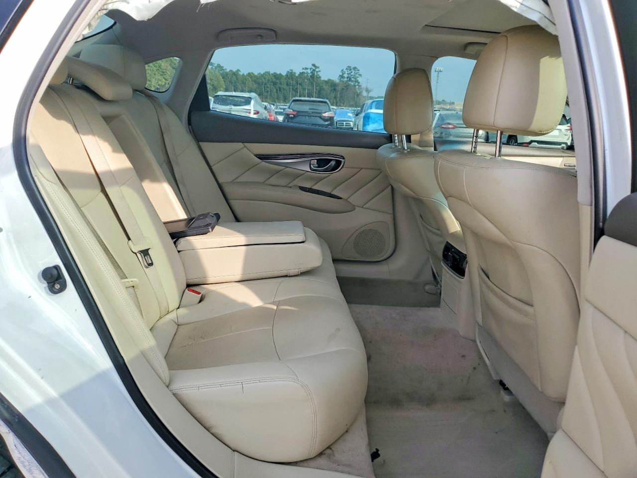 2015 INFINITI Q70L 3.7 photo 10