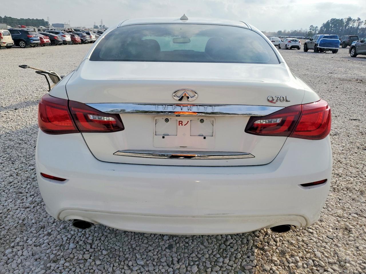 2015 INFINITI Q70L 3.7 photo 6
