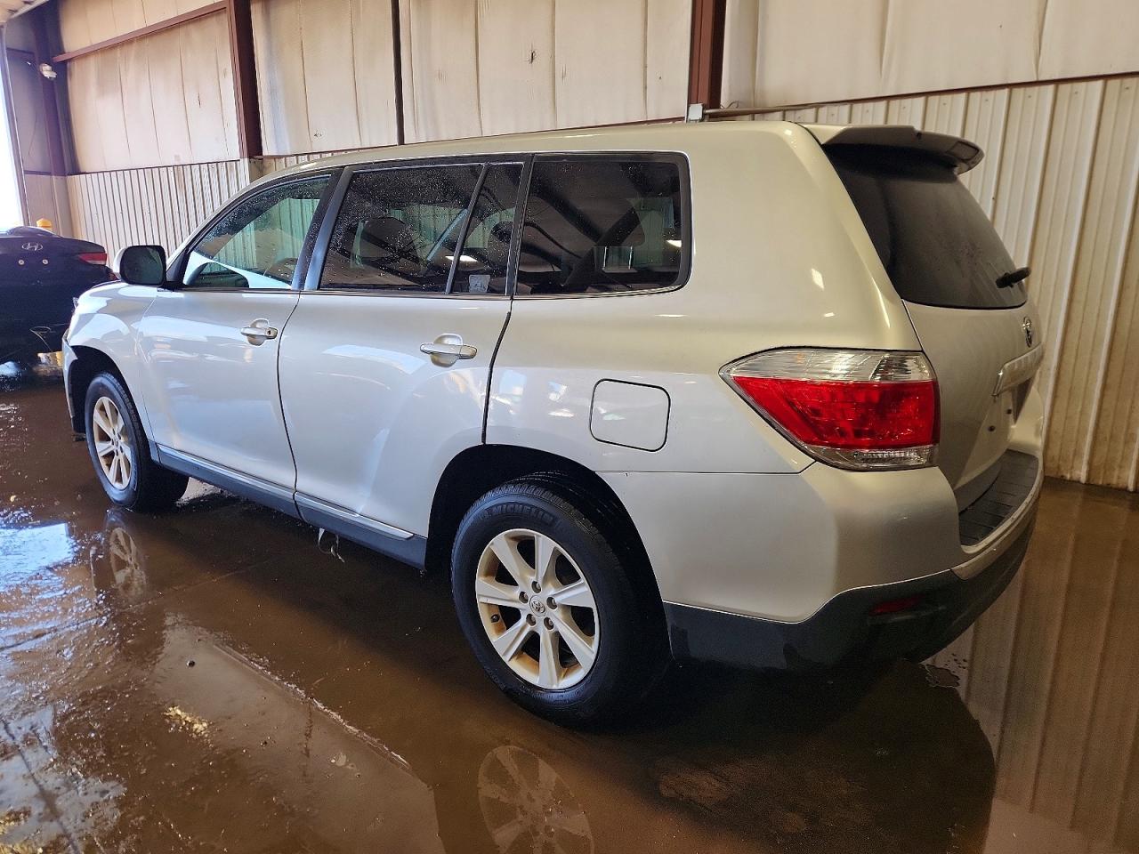 2013 TOYOTA HIGHLANDER BASE photo 3