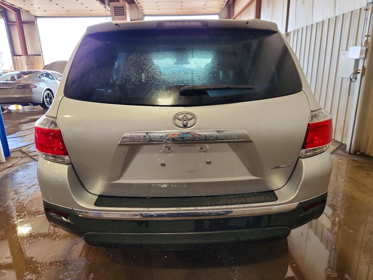 2013 TOYOTA HIGHLANDER BASE photo 11