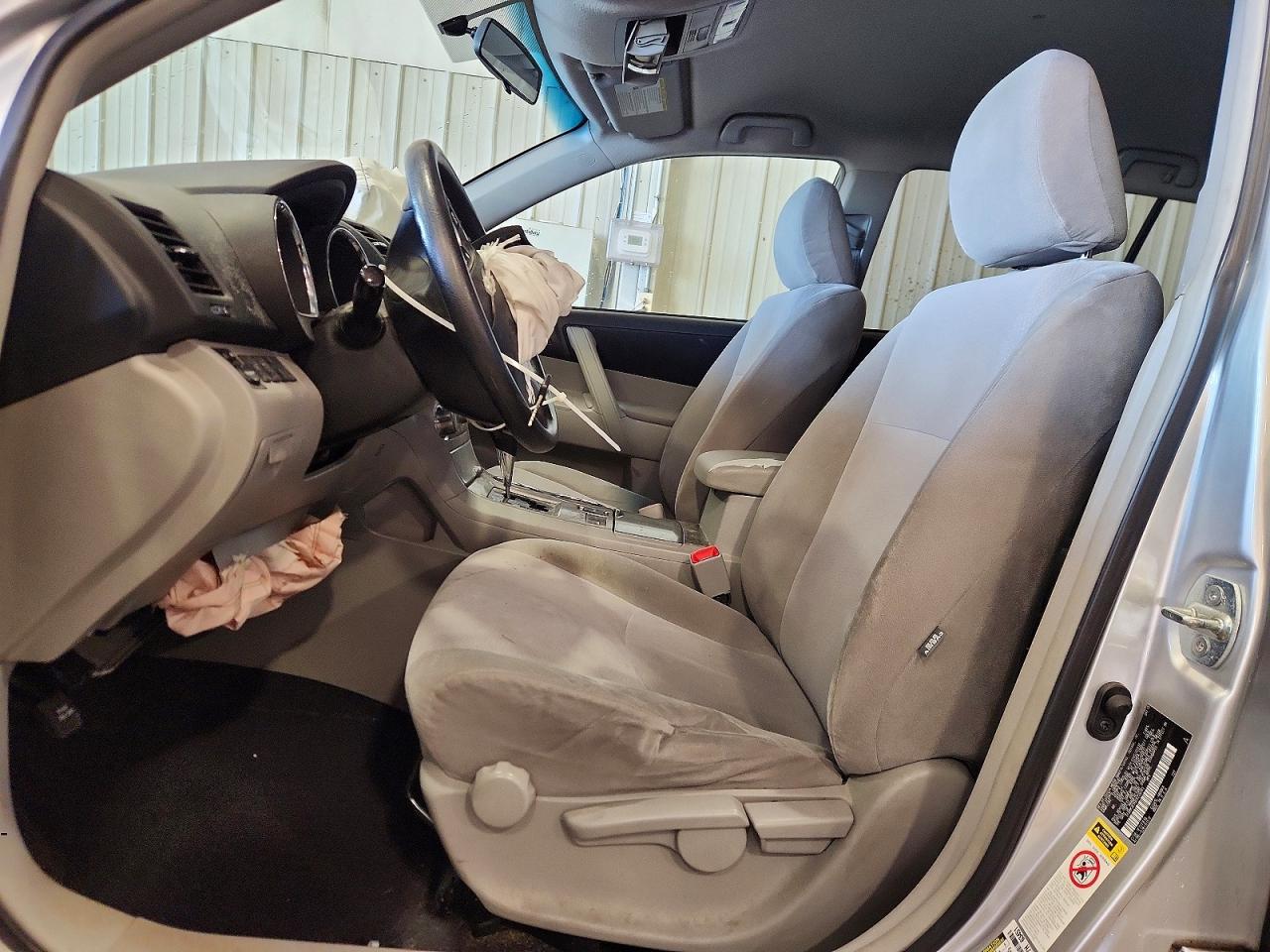 2013 TOYOTA HIGHLANDER BASE photo 13