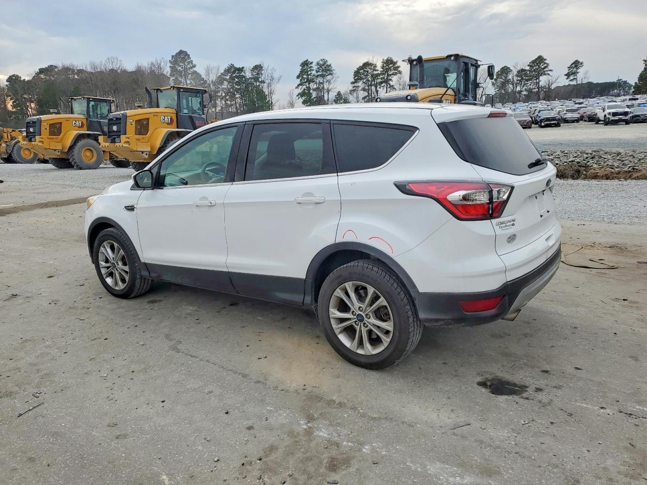 2017 FORD ESCAPE SE photo 2