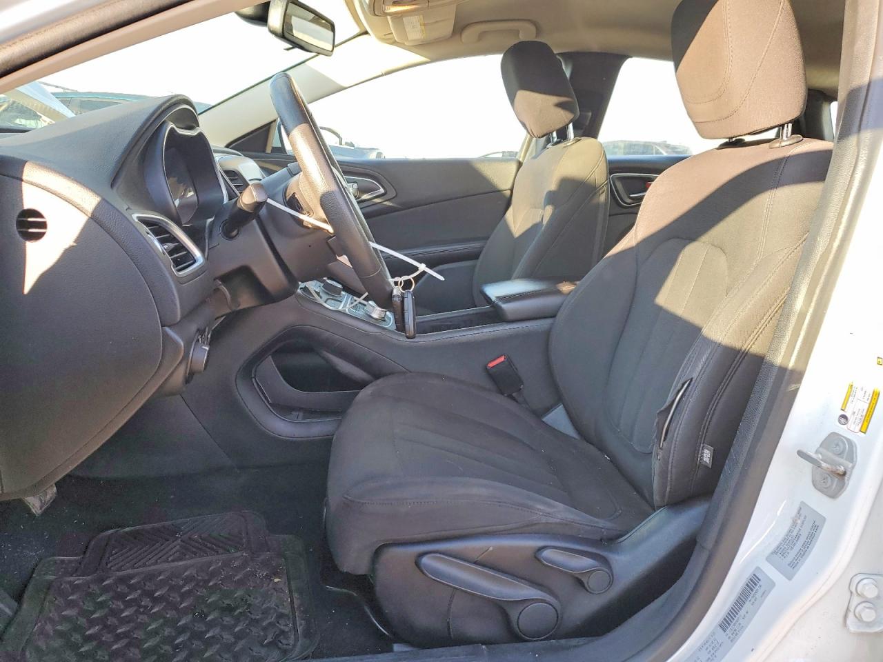 2015 CHRYSLER 200 LIMITED photo 7
