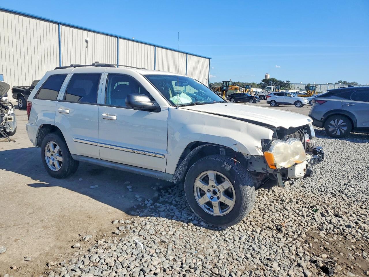 2010 JEEP GRAND CHEROKEE LAREDO photo 4